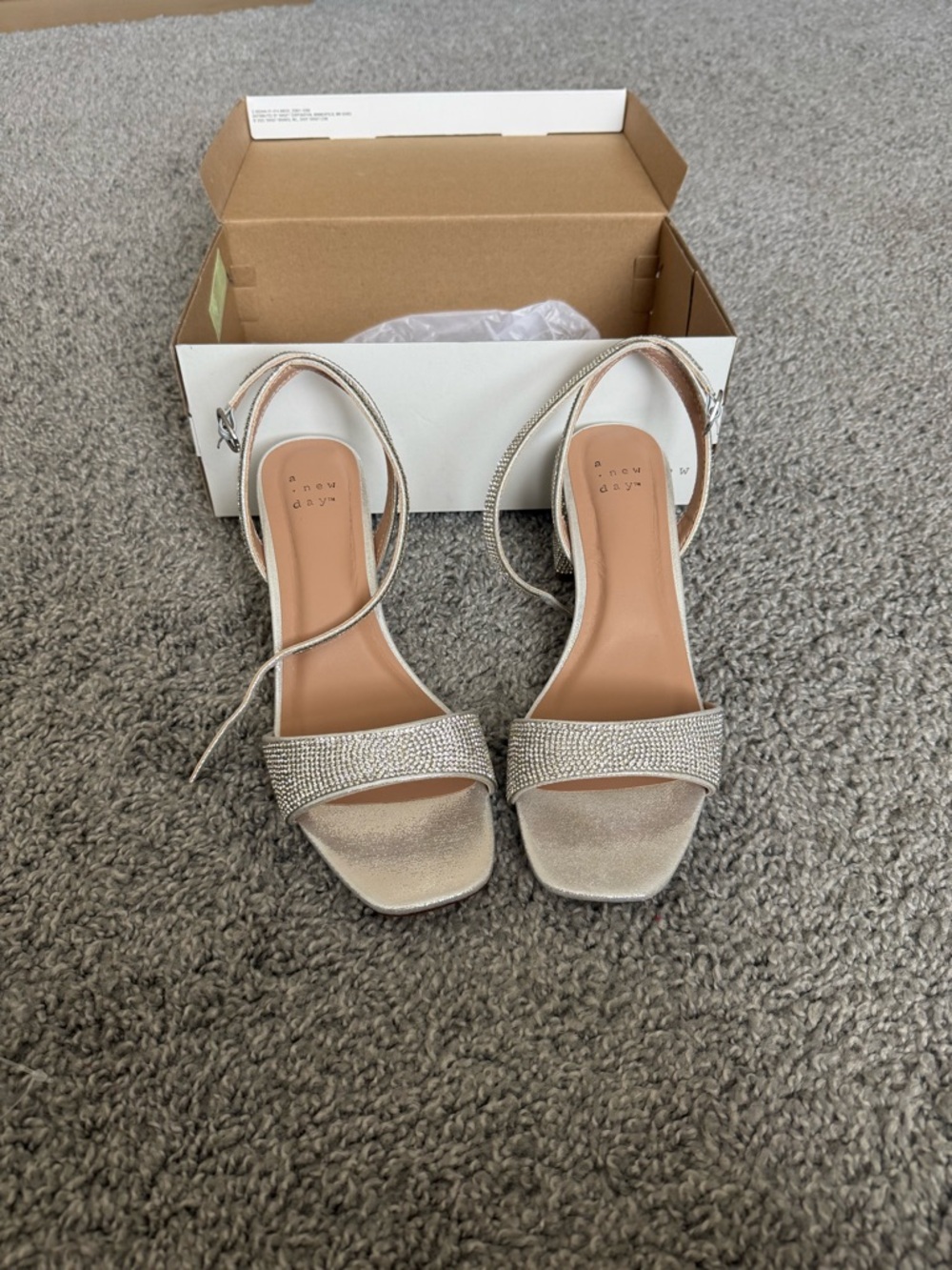 a new day Shannon Heels Memory Foam Silver Sparkle Size 7.5